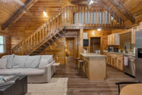 Dudley I by AvantStay Cosy Cabin w Hot Tub Incredible Views